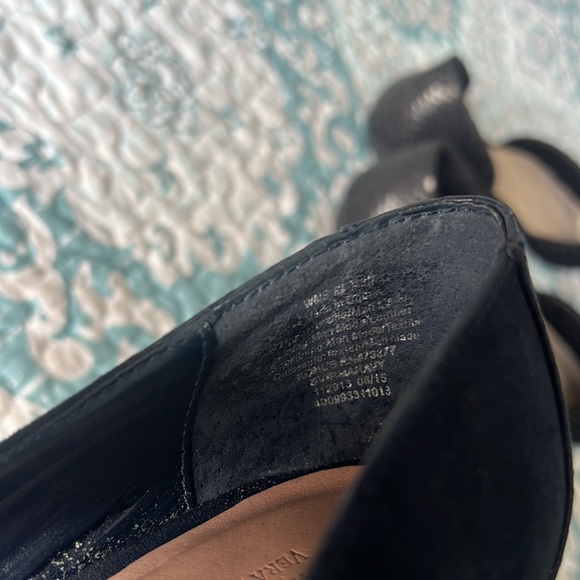 Blue and dark grey pointed toe heel. Size 8.5 business casual style - Picture 5 of 8